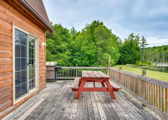 5 Mi To Jay Peak Resort: Cabin W/ Pond Access!